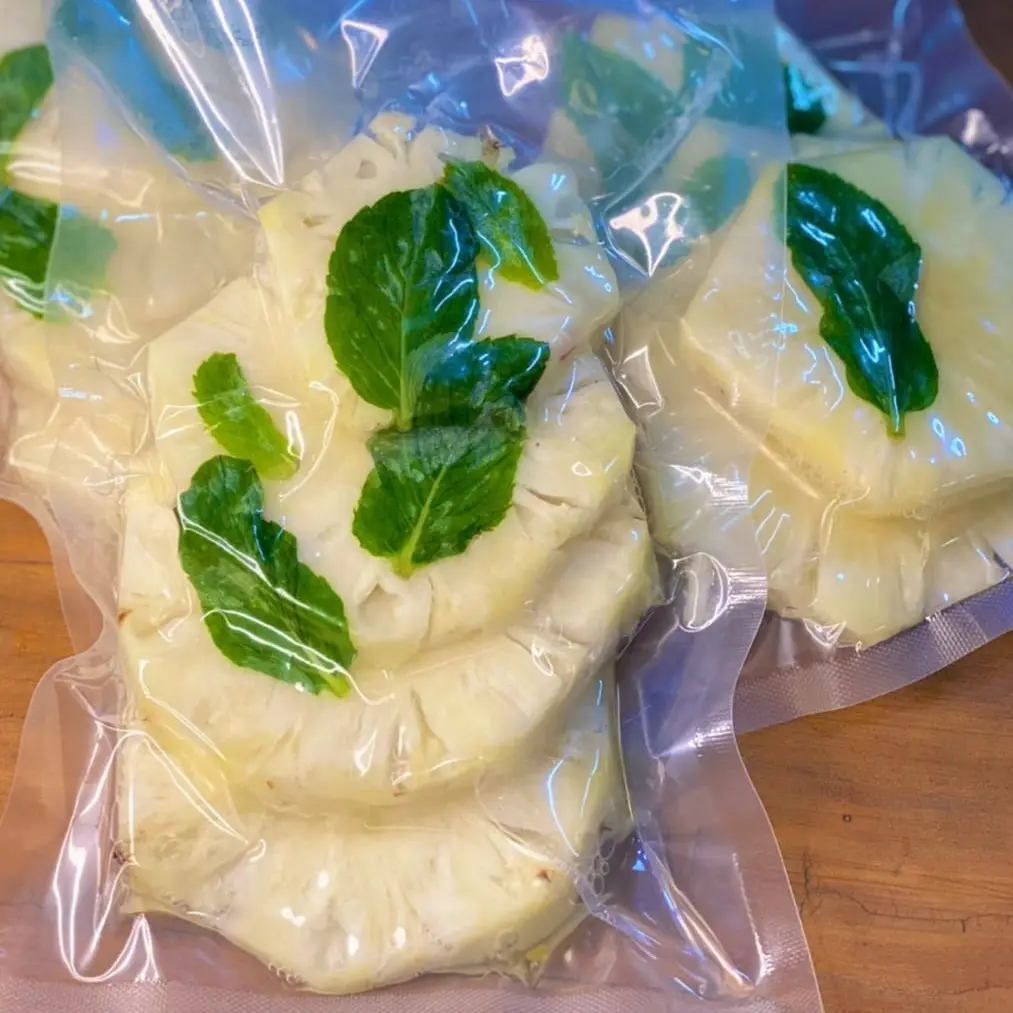 Suco abacaxi com hortelã e gengibre